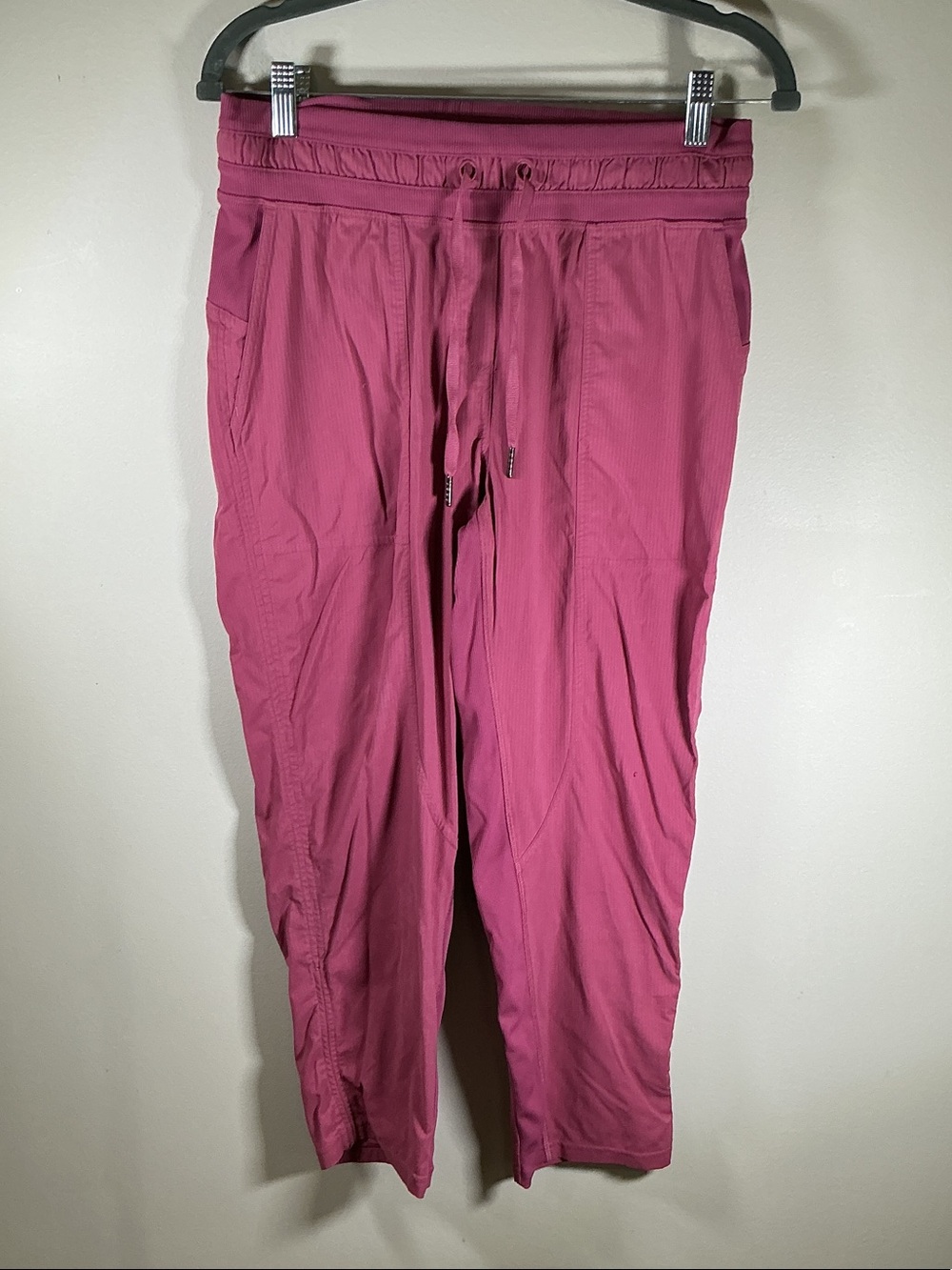 Lululemon Women’s Pink Studio Crop Pants Size 6 Ruched Hem Athletic Yoga Capris